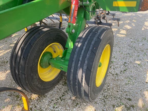 Image of John Deere 2230FH equipment image 3