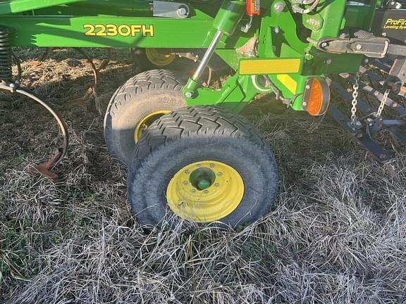 Image of John Deere 2230FH equipment image 4