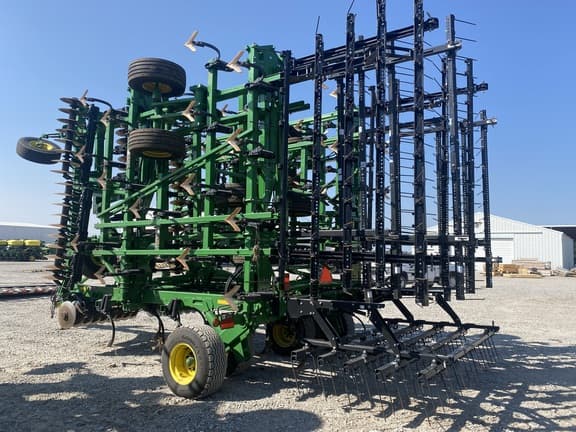 Image of John Deere 2330 equipment image 3