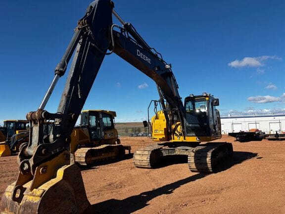 2022 John Deere 245G Equipment Image0