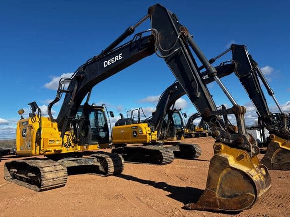 Image of John Deere 245G equipment image 3