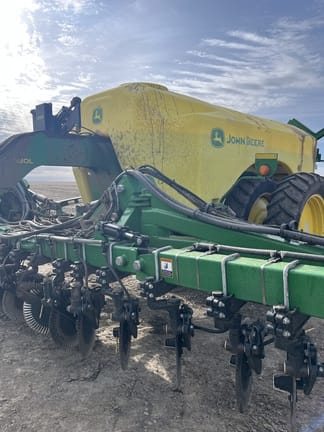 2022 John Deere 2530L Equipment Image0