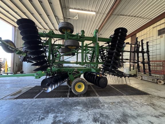 Image of John Deere 2633 equipment image 1