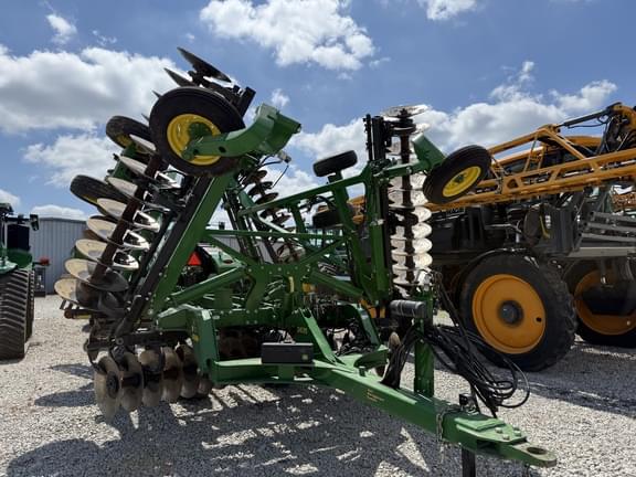 Image of John Deere 2635 equipment image 1