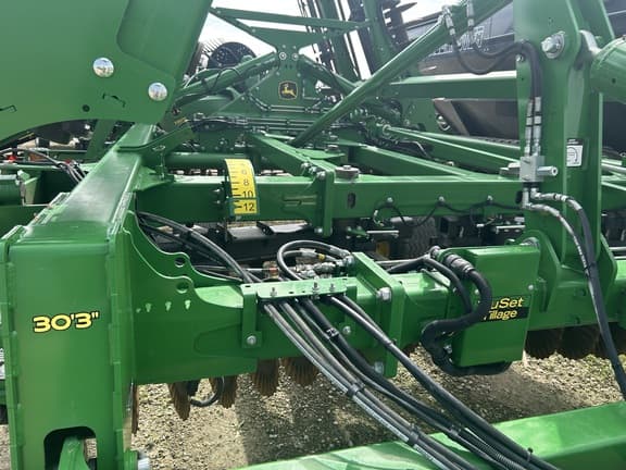 Image of John Deere 2660VT equipment image 3