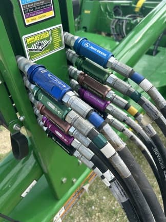 Image of John Deere 2660VT equipment image 4