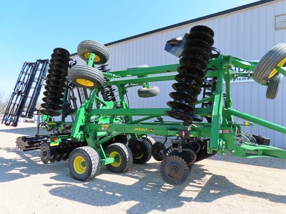 Image of John Deere 2660VT equipment image 2