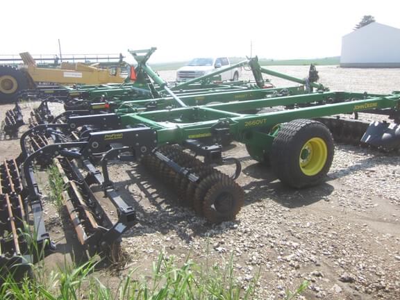 Image of John Deere 2660VT equipment image 2