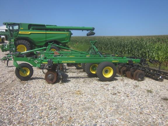Image of John Deere 2660VT equipment image 1