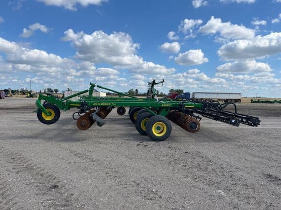 Image of John Deere 2660VT equipment image 1