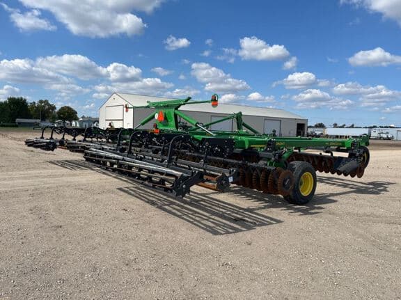 Image of John Deere 2660VT equipment image 4