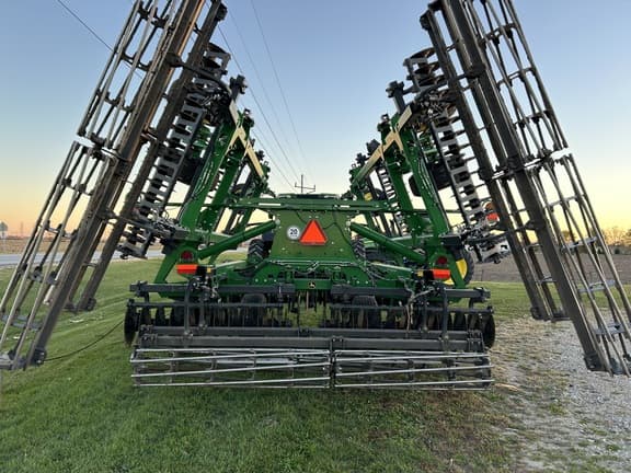 Image of John Deere 2660VT equipment image 3