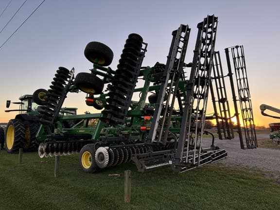 Image of John Deere 2660VT equipment image 2