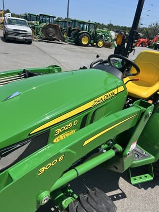 Image of John Deere 3025D equipment image 4