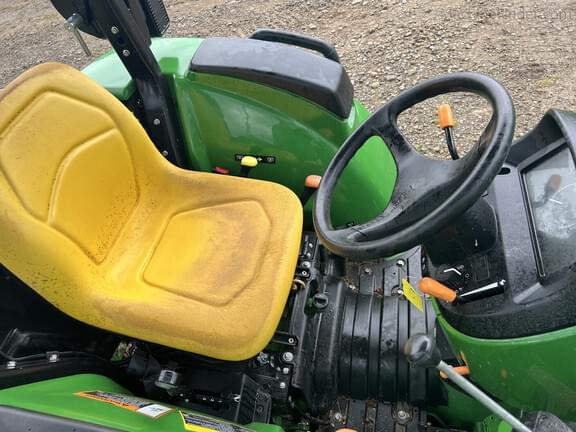 Image of John Deere 3025D equipment image 4