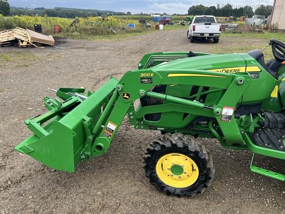 Image of John Deere 3025D equipment image 3