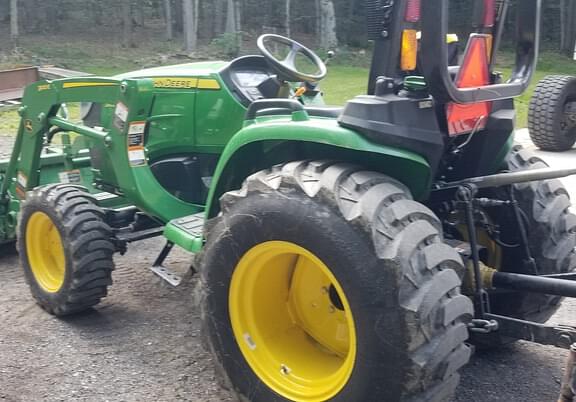 Image of John Deere 3025E equipment image 2