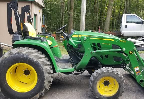 Image of John Deere 3025E equipment image 1