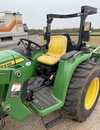 Image of John Deere 3025E equipment image 3