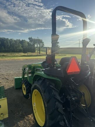 Image of John Deere 3025E equipment image 2