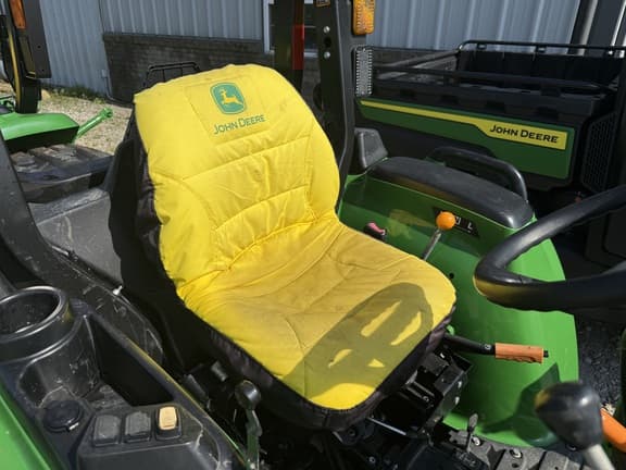 Image of John Deere 3025E equipment image 3