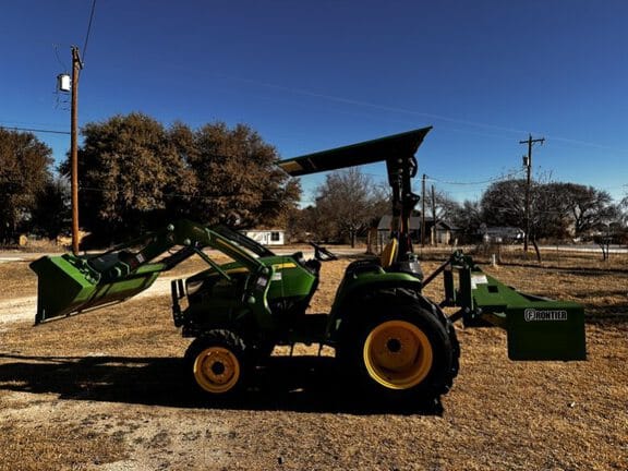 2022 John Deere 3032E Equipment Image0
