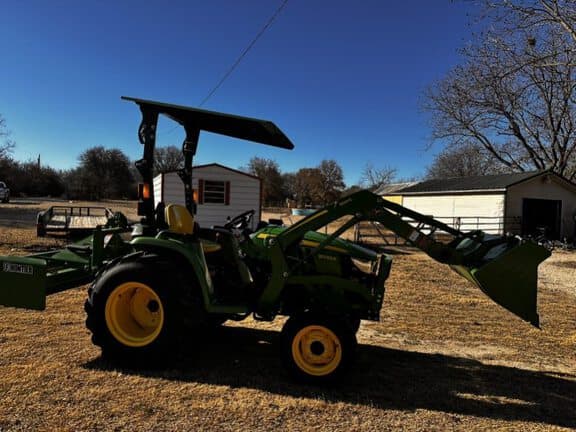 Image of John Deere 3032E equipment image 3