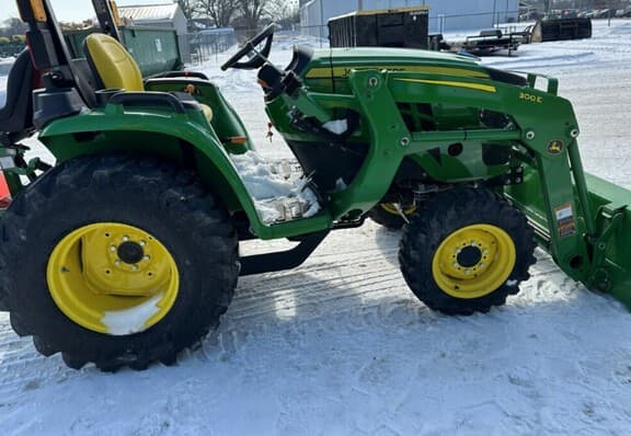Image of John Deere 3032E Primary image