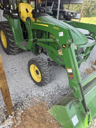 2022 John Deere 3032E Equipment Image0