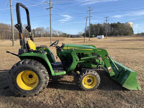 Image of John Deere 3032E equipment image 3