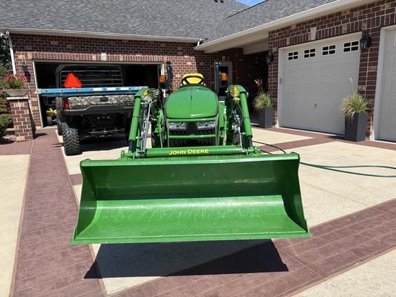 Image of John Deere 3033R equipment image 1