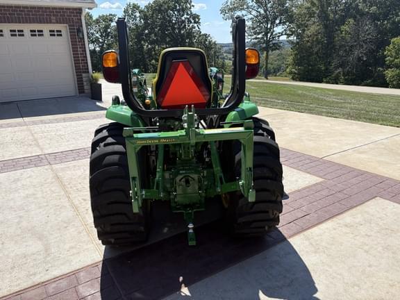 Image of John Deere 3033R equipment image 3