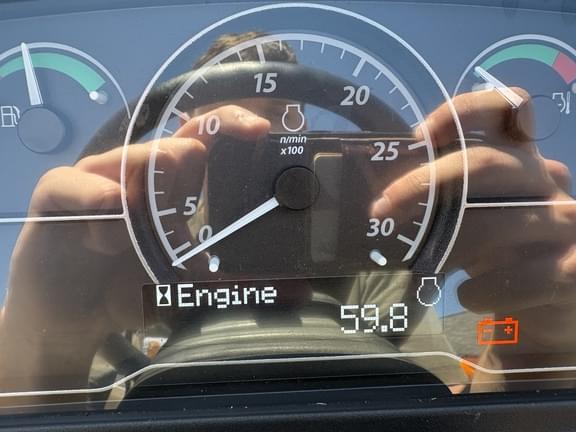 Image of John Deere 3033R equipment image 4