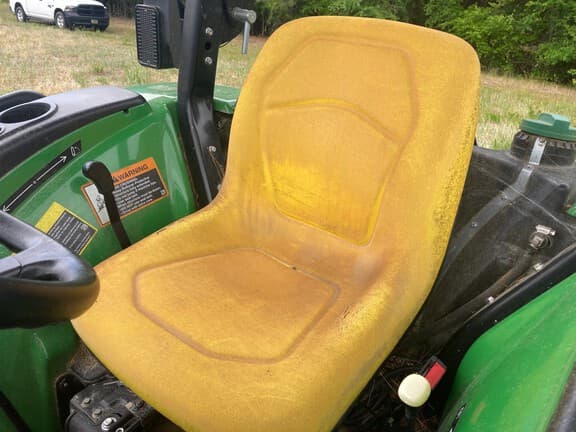 Image of John Deere 3035D equipment image 4