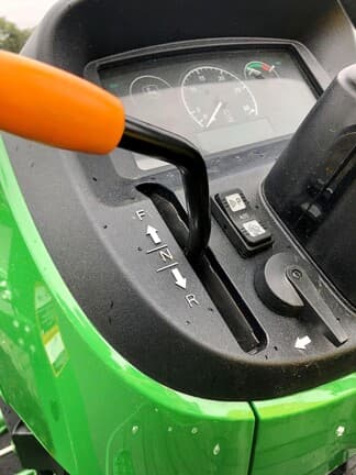 Image of John Deere 3035D equipment image 3