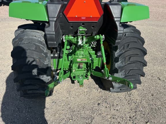 Image of John Deere 3035D equipment image 1