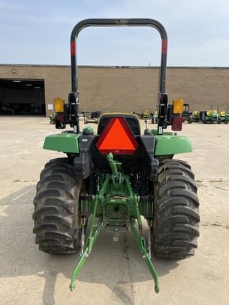 Image of John Deere 3035D equipment image 3