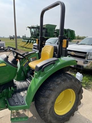 Image of John Deere 3035D equipment image 4