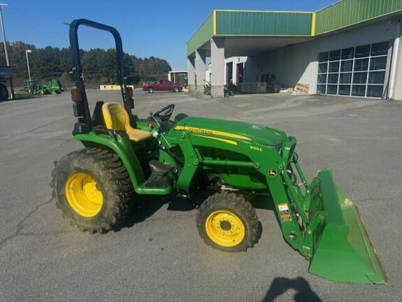 2022 John Deere 3038E Equipment Image0