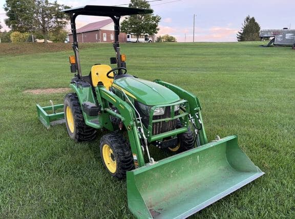 Image of John Deere 3038E equipment image 1