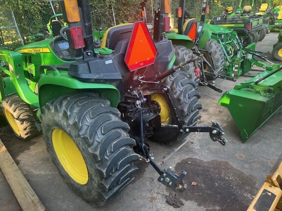 Image of John Deere 3038E equipment image 4