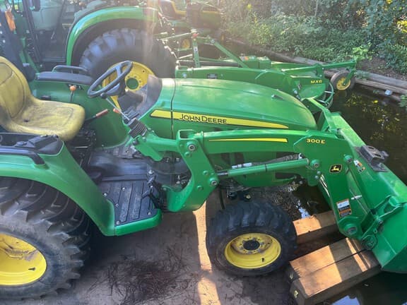 Image of John Deere 3038E equipment image 2