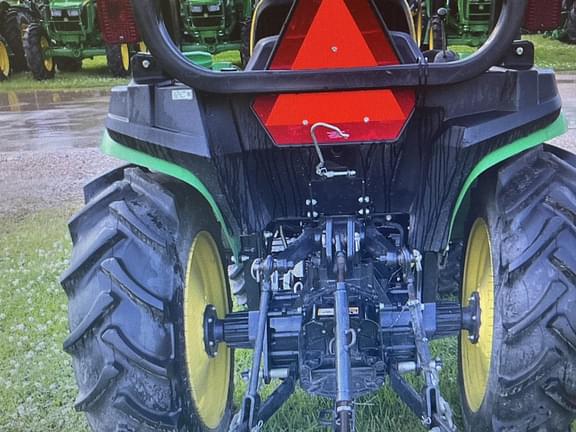 Image of John Deere 3038E equipment image 4