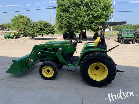 Image of John Deere 3038E equipment image 4