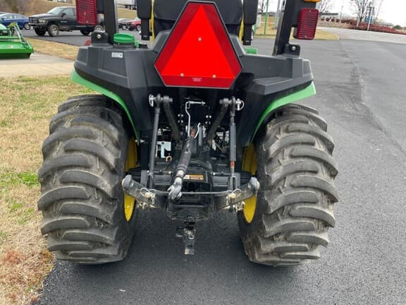 Image of John Deere 3038E equipment image 3