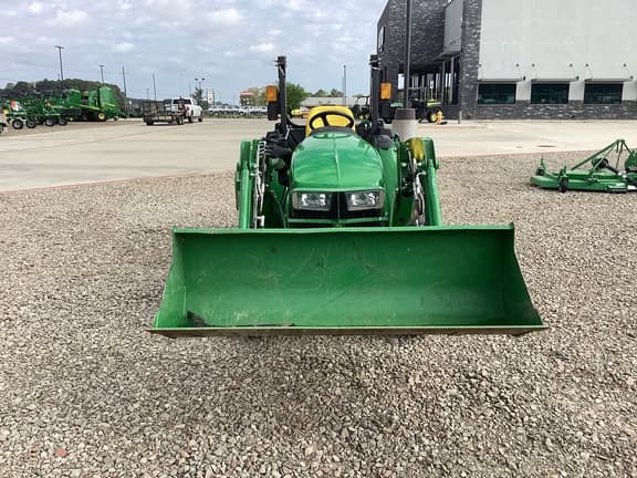 Image of John Deere 3038E equipment image 3