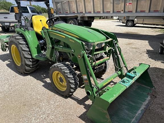 Image of John Deere 3038E equipment image 4