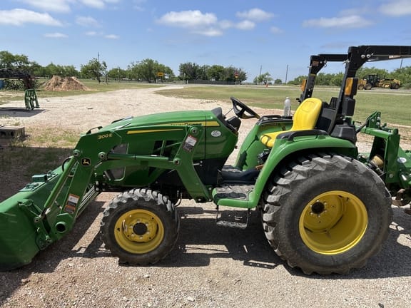 2022 John Deere 3038E Equipment Image0
