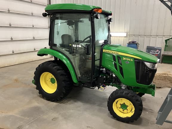 Image of John Deere 3039R Primary image