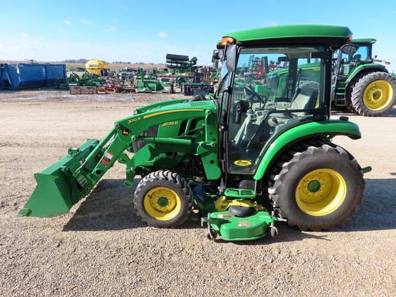 Image of John Deere 3039R equipment image 4